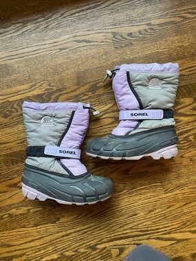Sorel Youth Flurry Waterproof Snow Boots in purple Kids Size Youth 4